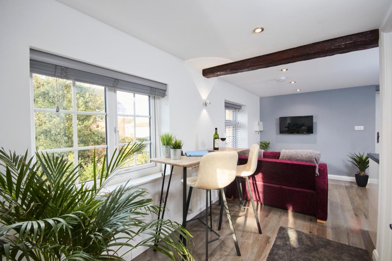 Gateway Mews - Serviced Apartments เค็กเวิร์ธ ภายนอก รูปภาพ