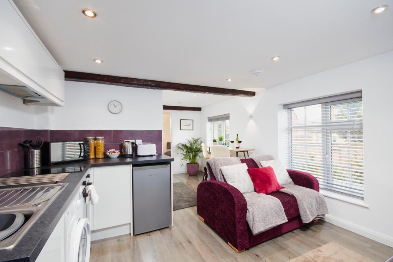 Gateway Mews - Serviced Apartments เค็กเวิร์ธ ภายนอก รูปภาพ