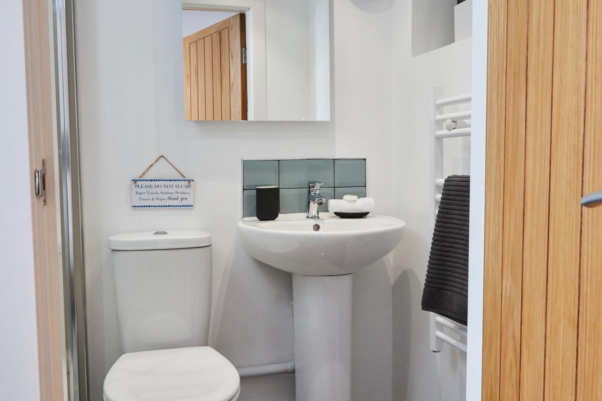 Gateway Mews - Serviced Apartments เค็กเวิร์ธ ภายนอก รูปภาพ