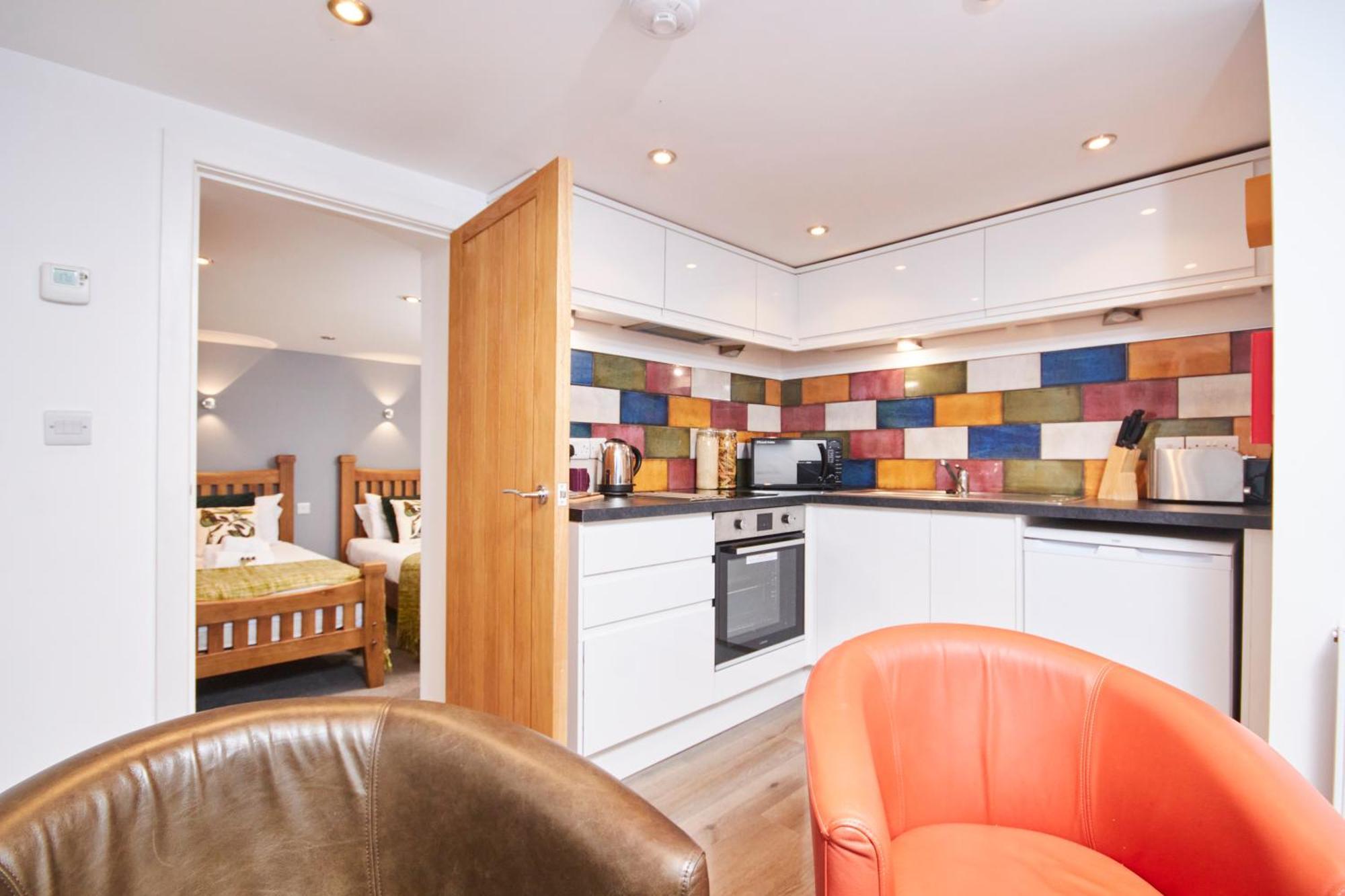 Gateway Mews - Serviced Apartments เค็กเวิร์ธ ภายนอก รูปภาพ