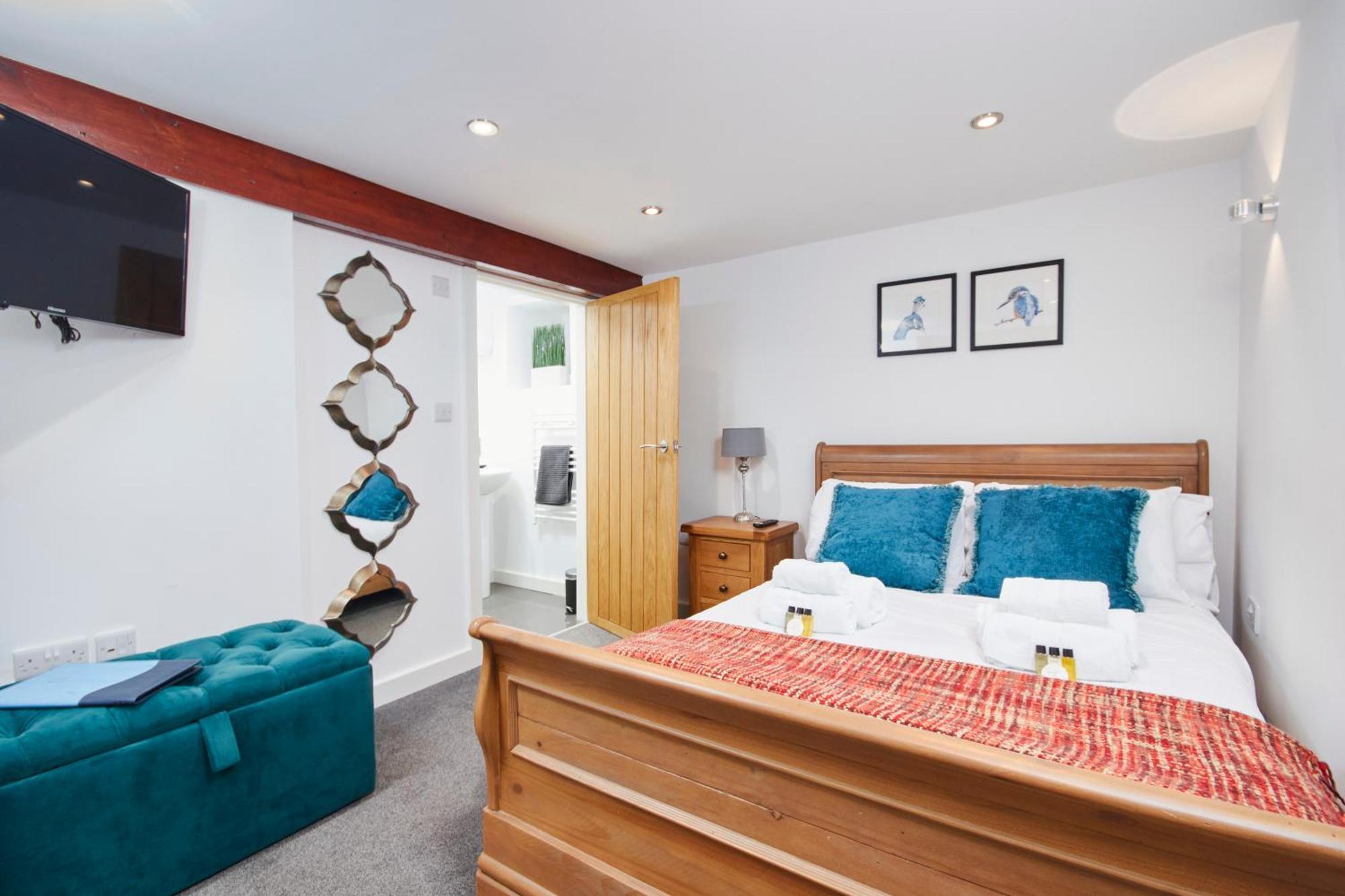Gateway Mews - Serviced Apartments เค็กเวิร์ธ ภายนอก รูปภาพ