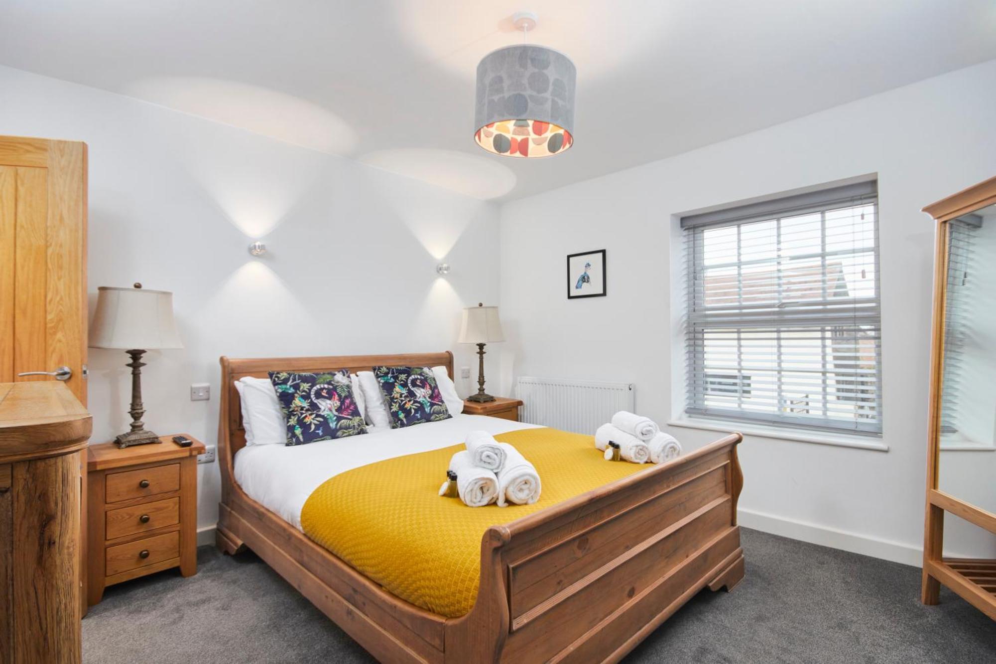 Gateway Mews - Serviced Apartments เค็กเวิร์ธ ภายนอก รูปภาพ
