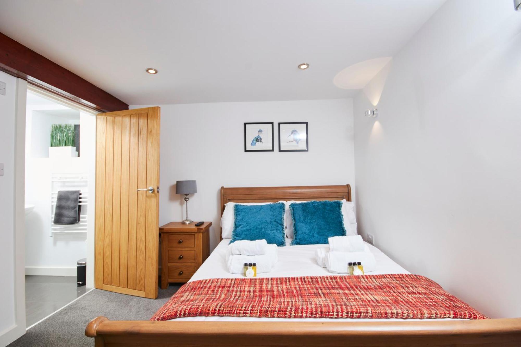Gateway Mews - Serviced Apartments เค็กเวิร์ธ ภายนอก รูปภาพ