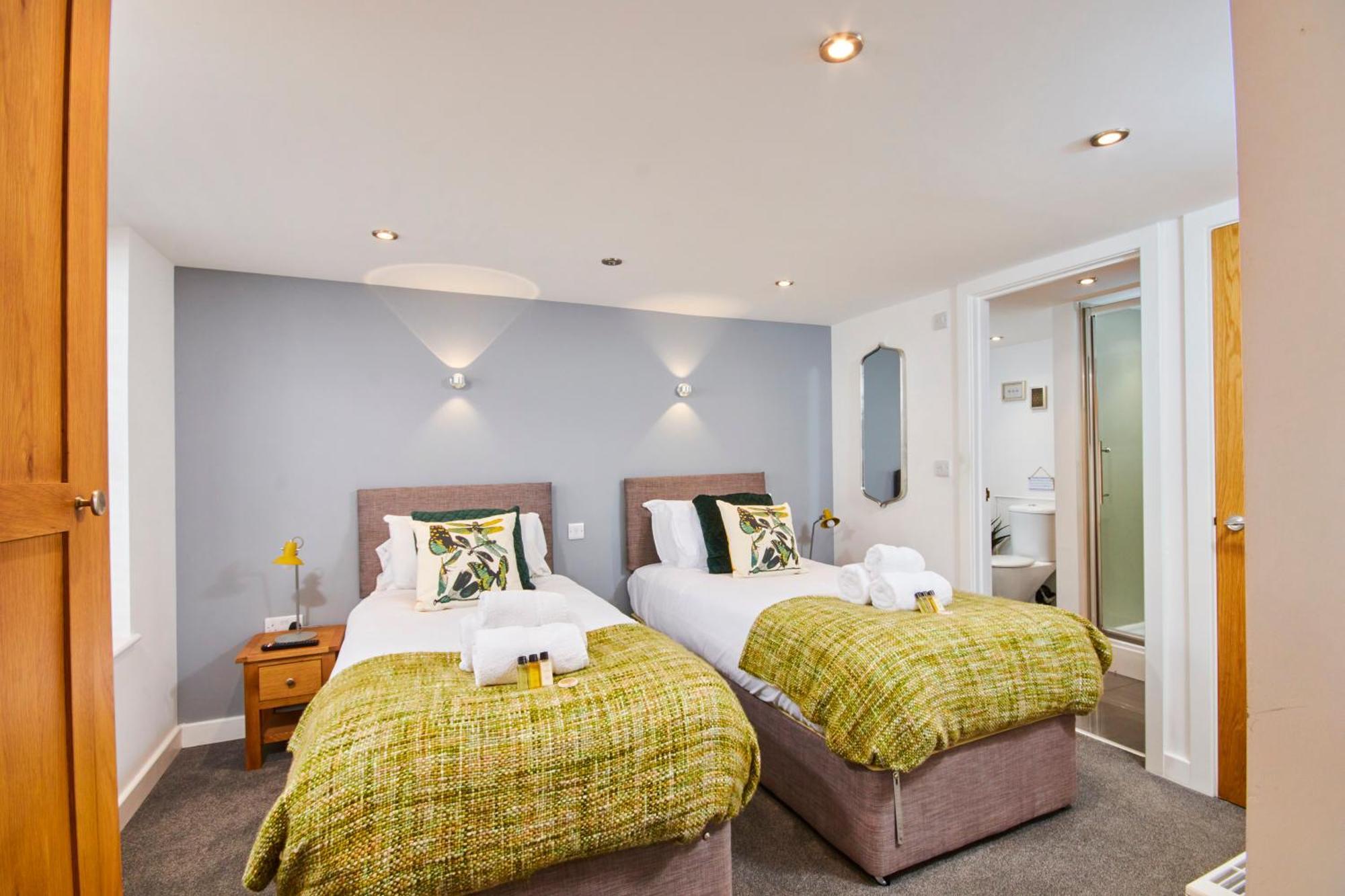 Gateway Mews - Serviced Apartments เค็กเวิร์ธ ภายนอก รูปภาพ