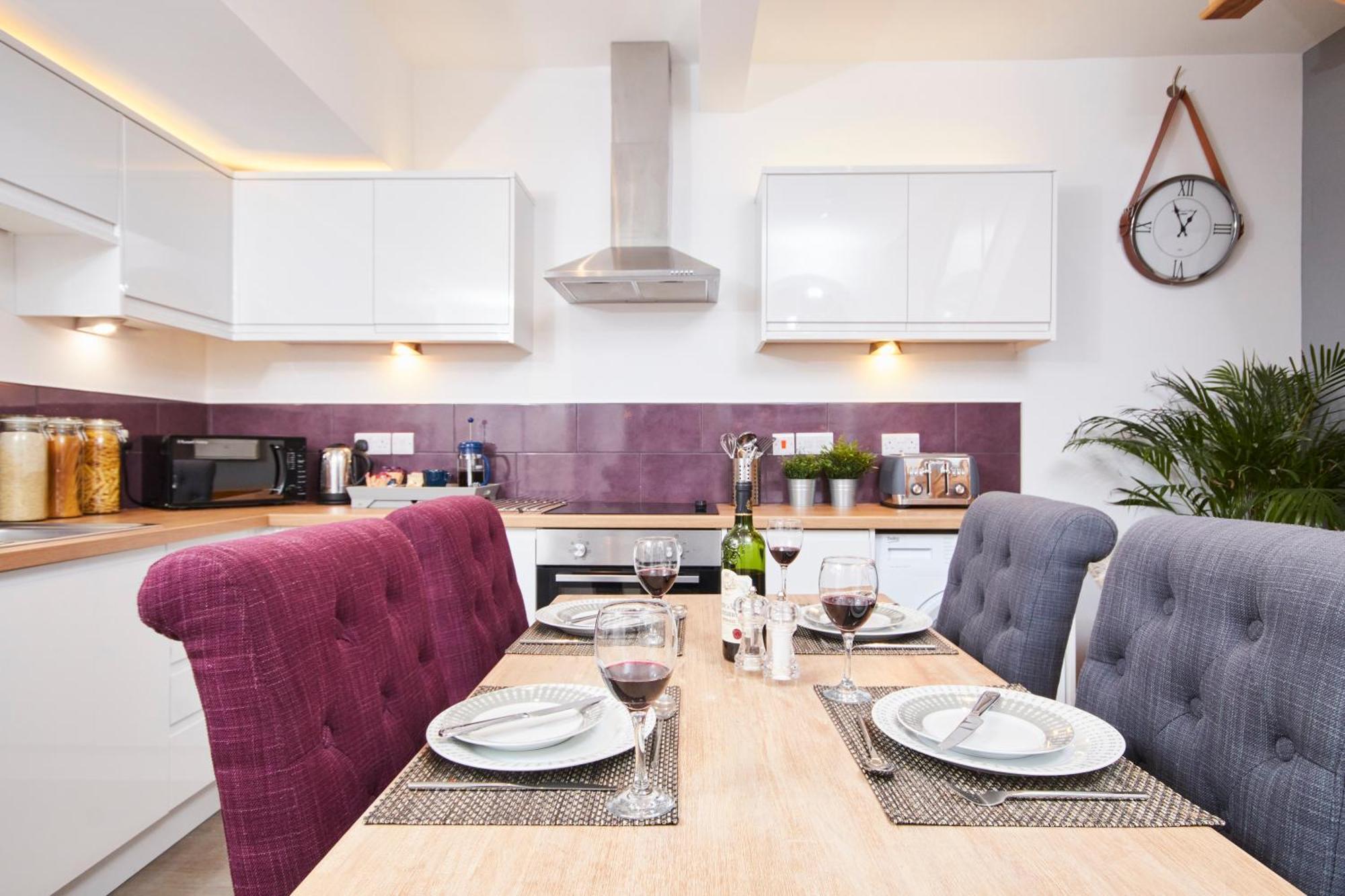 Gateway Mews - Serviced Apartments เค็กเวิร์ธ ภายนอก รูปภาพ