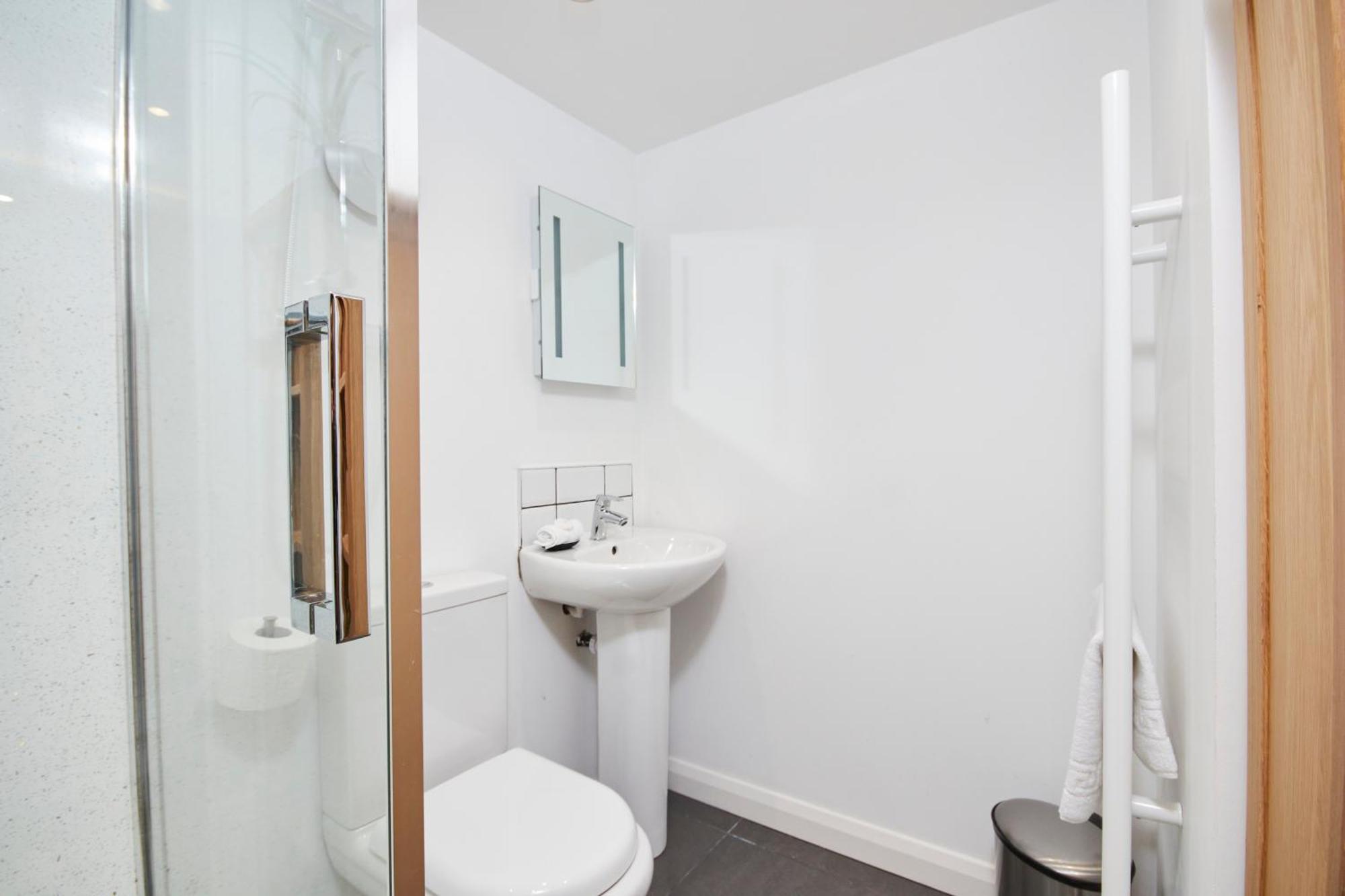 Gateway Mews - Serviced Apartments เค็กเวิร์ธ ภายนอก รูปภาพ
